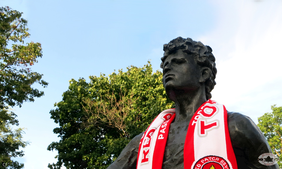 Red Patch Boys scarf x Terry Fox Statue